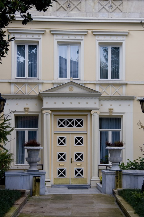 press image to open photo library